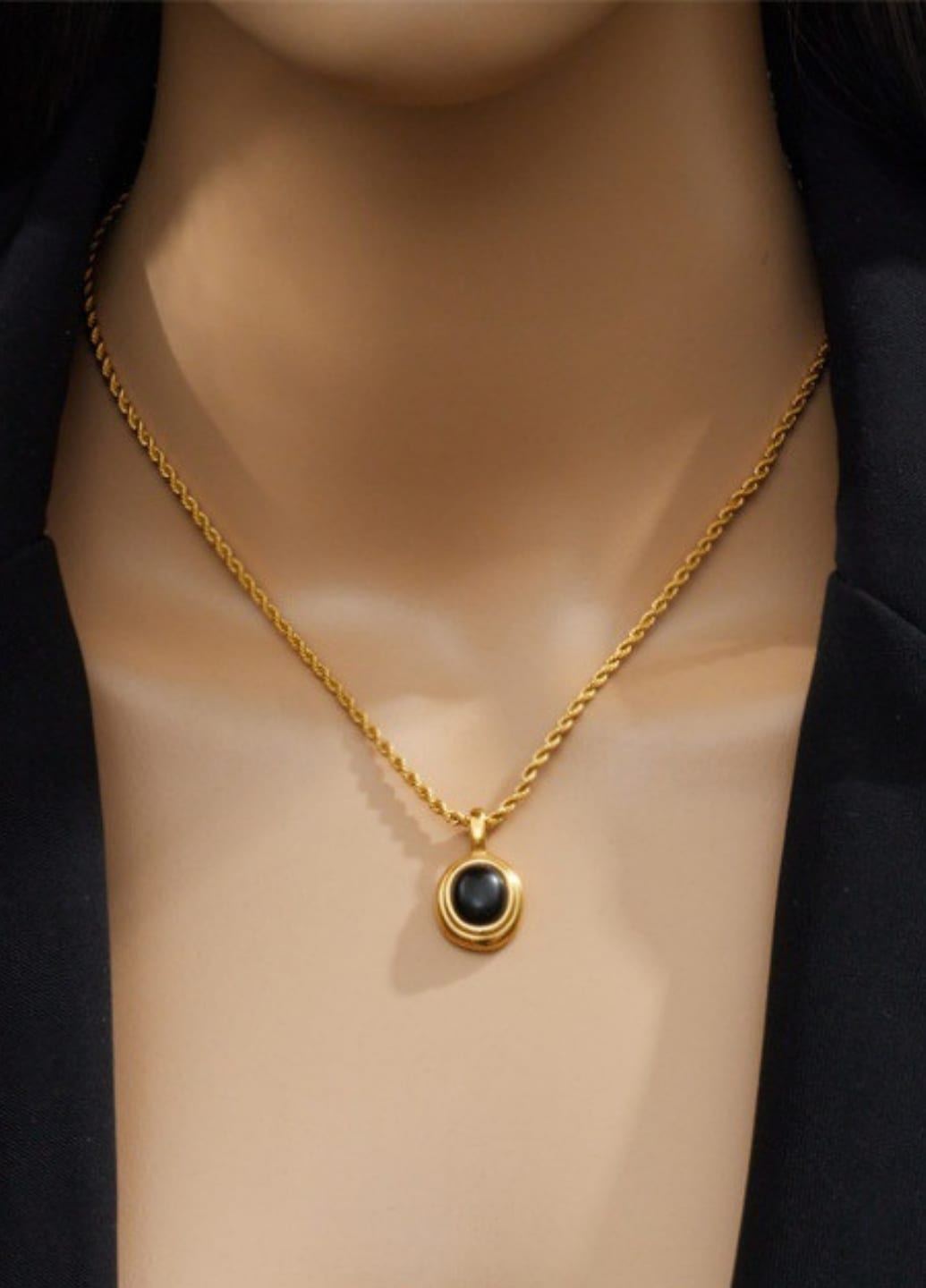 Жіноча підвіска Black Oval