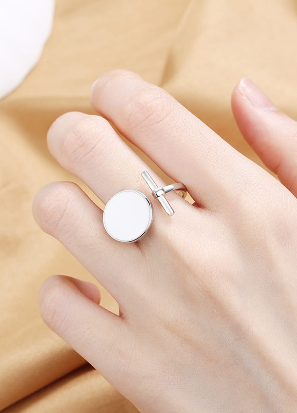 Жіноча каблучка White Circle
