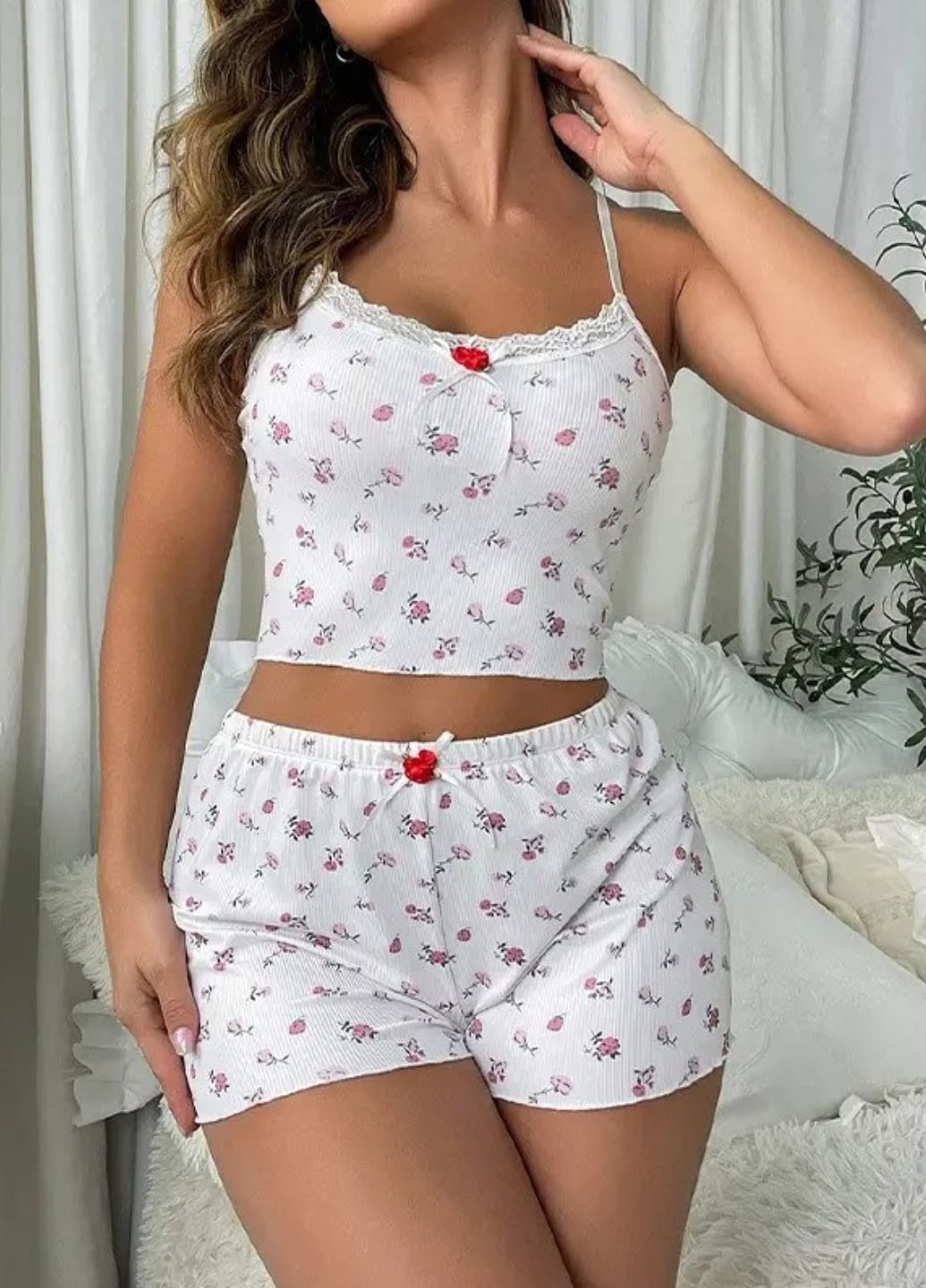 Жіноча піжама з майки-топу та шортиків Perfect Roses